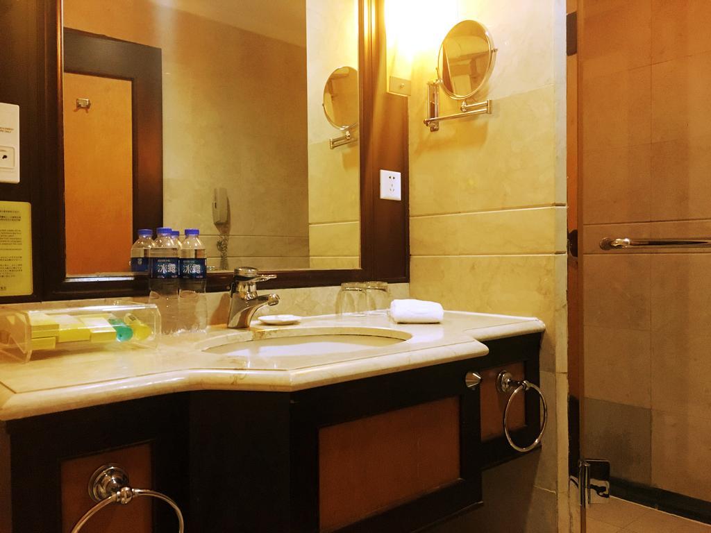 Central Plaza Hotel Talien Kültér fotó