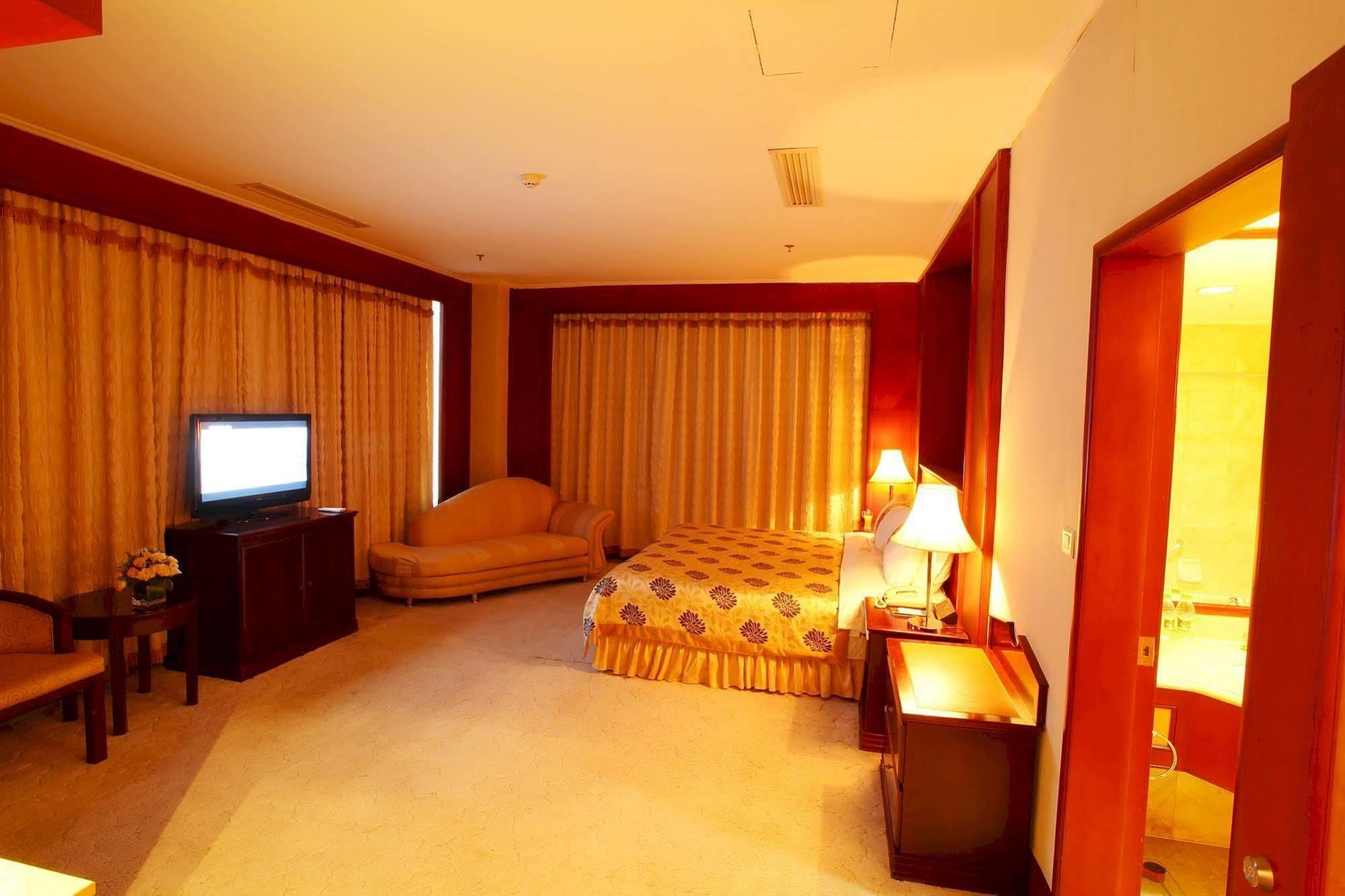 Central Plaza Hotel Talien Kültér fotó
