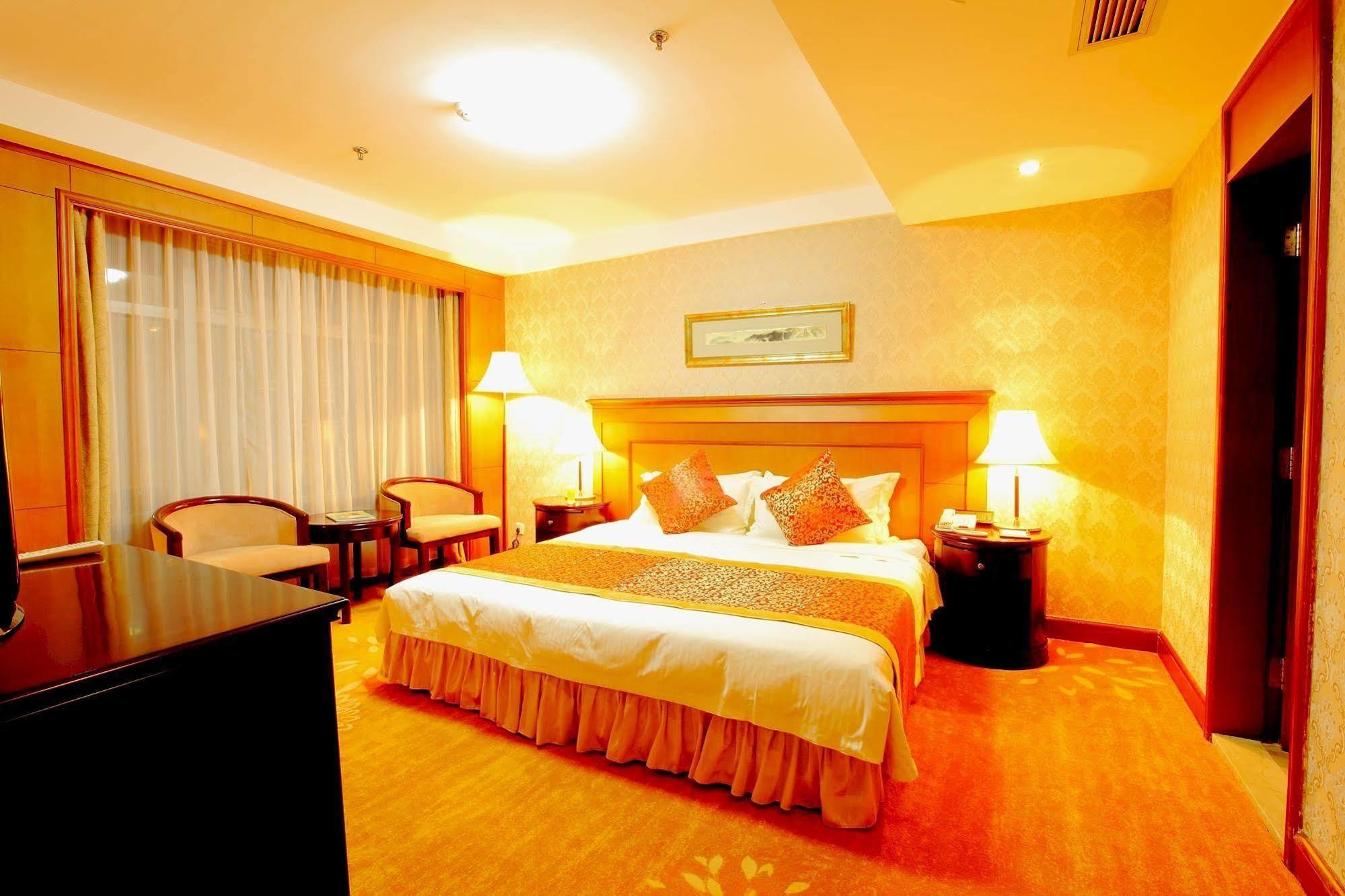 Central Plaza Hotel Talien Kültér fotó
